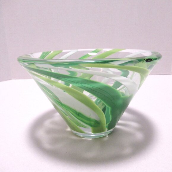 Green swirled bowl/vase - Picture 4 of 15
